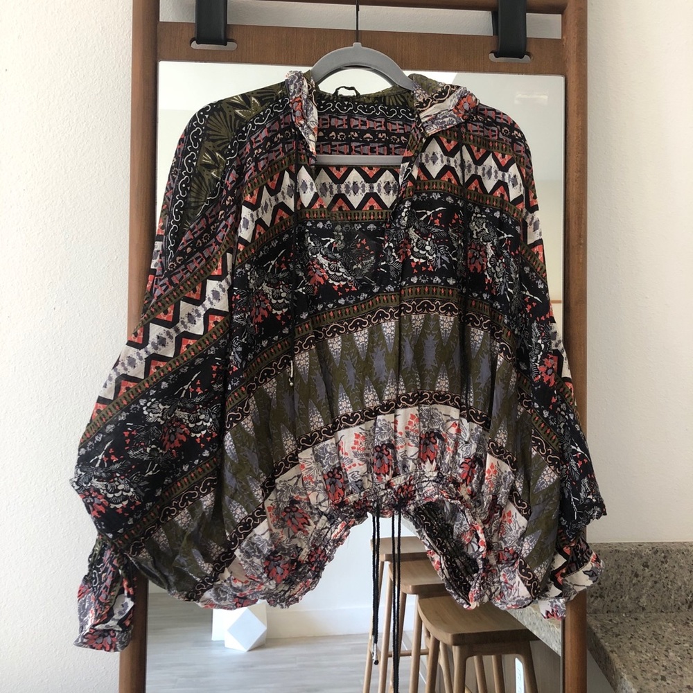 Free People Patterned Poncho Top 🌵
